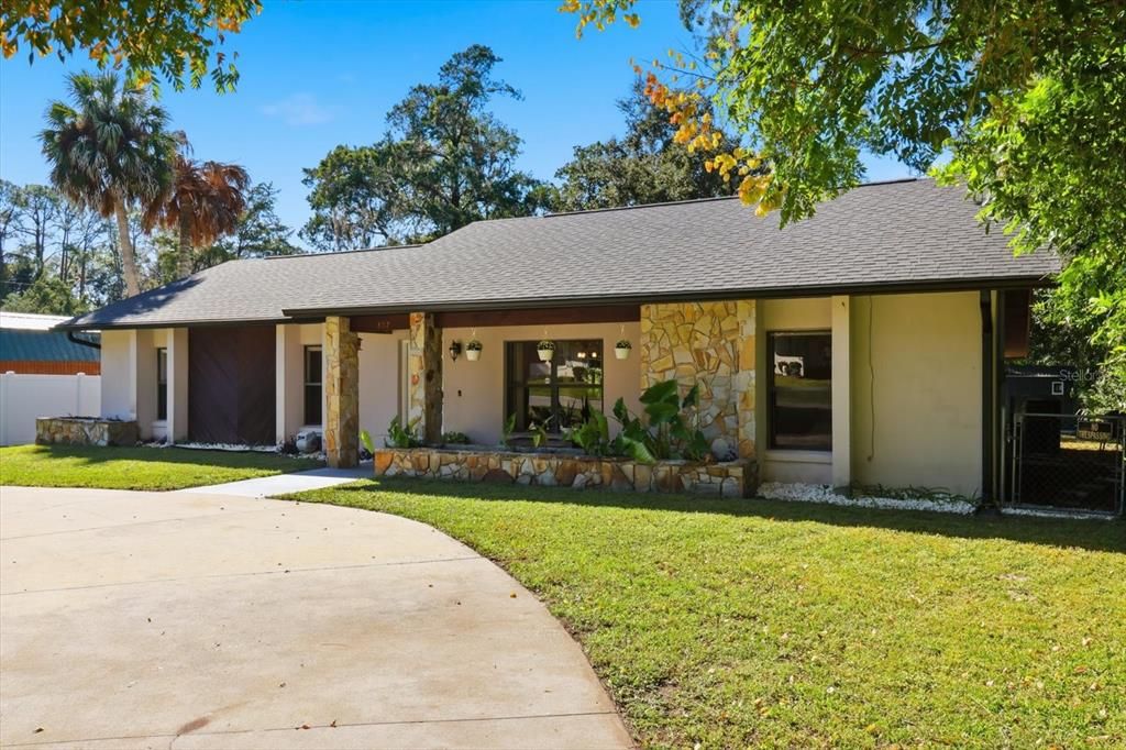 合同活跃: $260,000 (4 贝兹, 3 浴室, 2100 平方英尺)