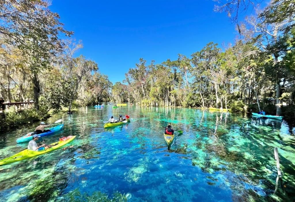 合同活跃: $260,000 (4 贝兹, 3 浴室, 2100 平方英尺)