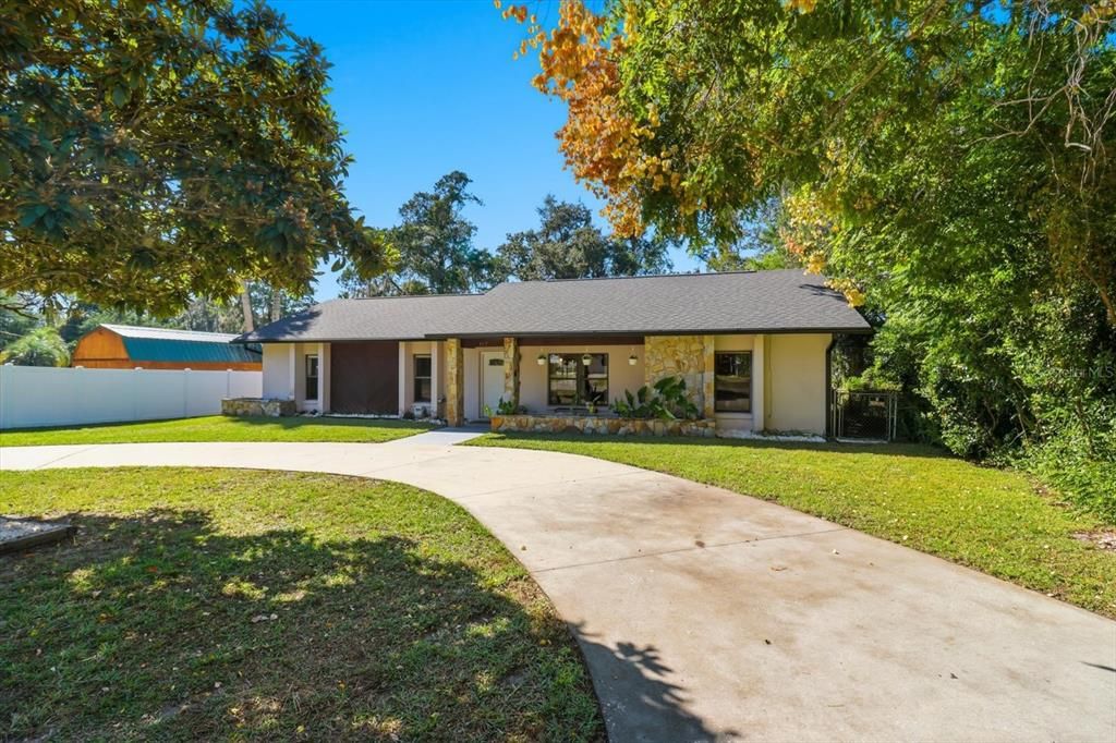 合同活跃: $260,000 (4 贝兹, 3 浴室, 2100 平方英尺)