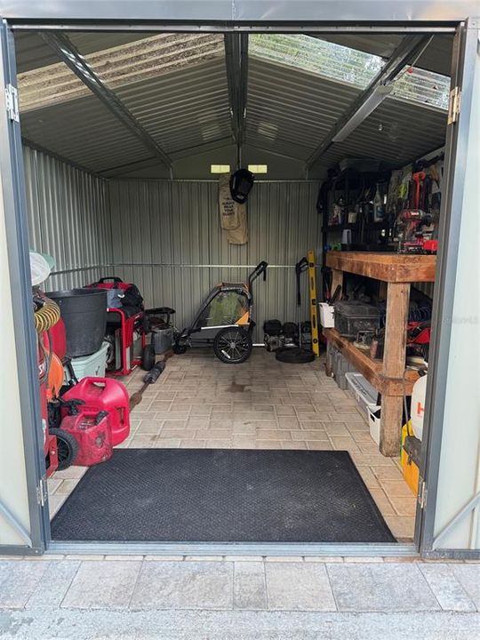 合同活跃: $260,000 (4 贝兹, 3 浴室, 2100 平方英尺)