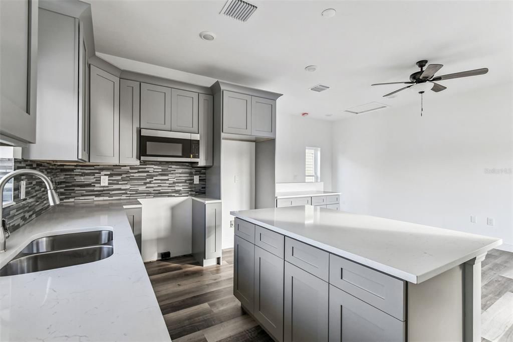 На продажу: $717,000 (6 спален, 0 ванн, 2360 Квадратных фут)