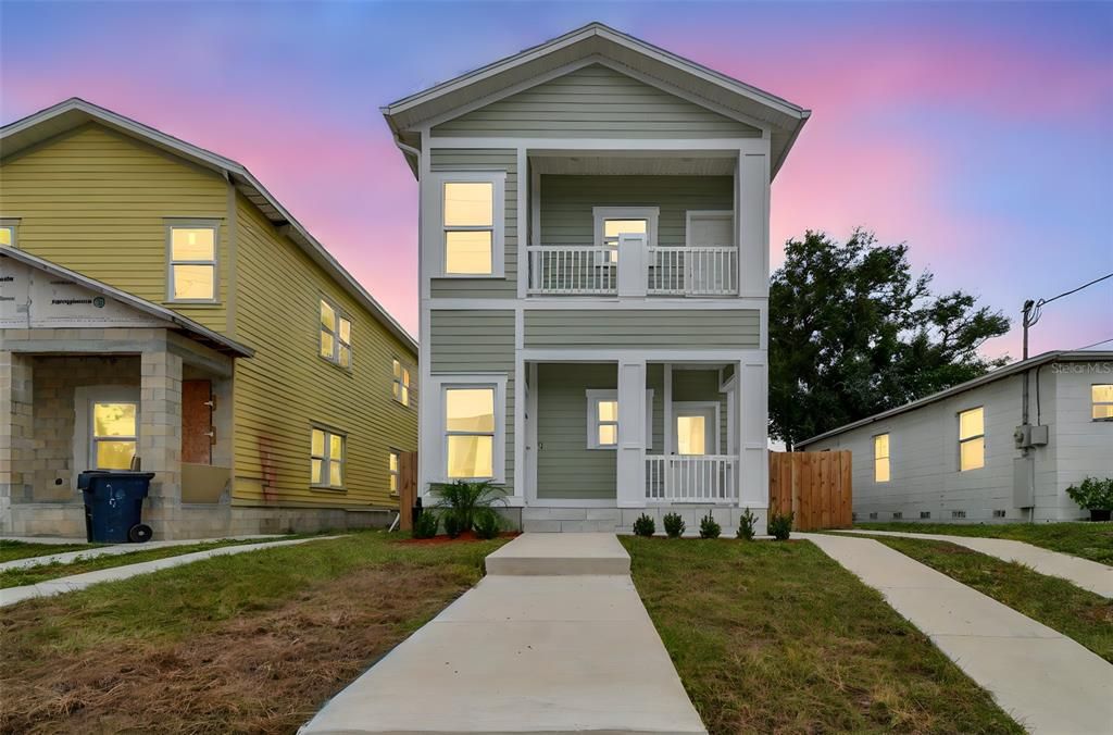 待售: $725,000 (6 贝兹, 0 浴室, 2360 平方英尺)