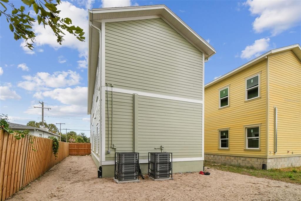 На продажу: $717,000 (6 спален, 0 ванн, 2360 Квадратных фут)