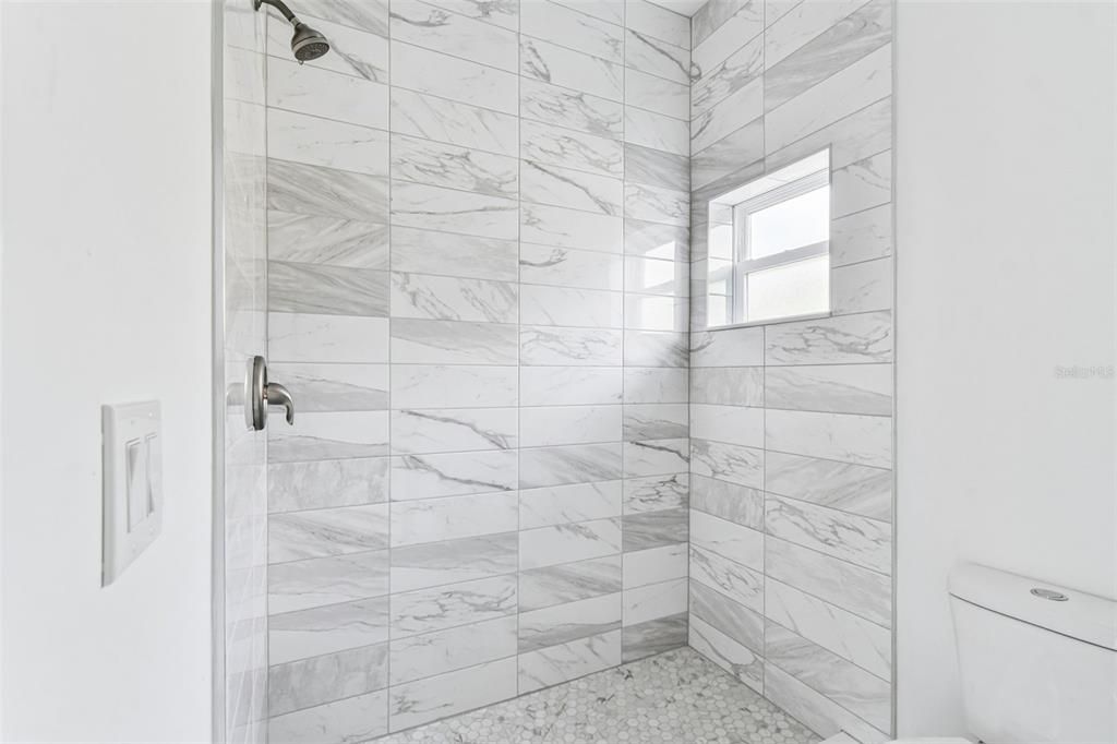 На продажу: $717,000 (6 спален, 0 ванн, 2360 Квадратных фут)