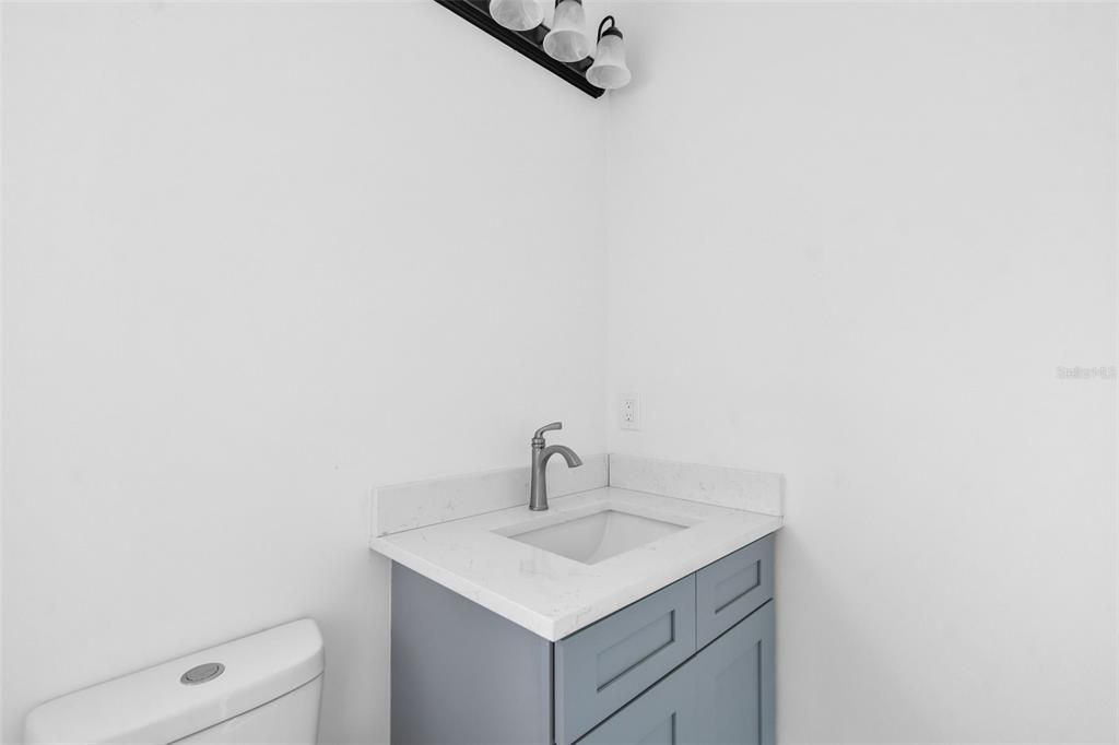 На продажу: $717,000 (6 спален, 0 ванн, 2360 Квадратных фут)