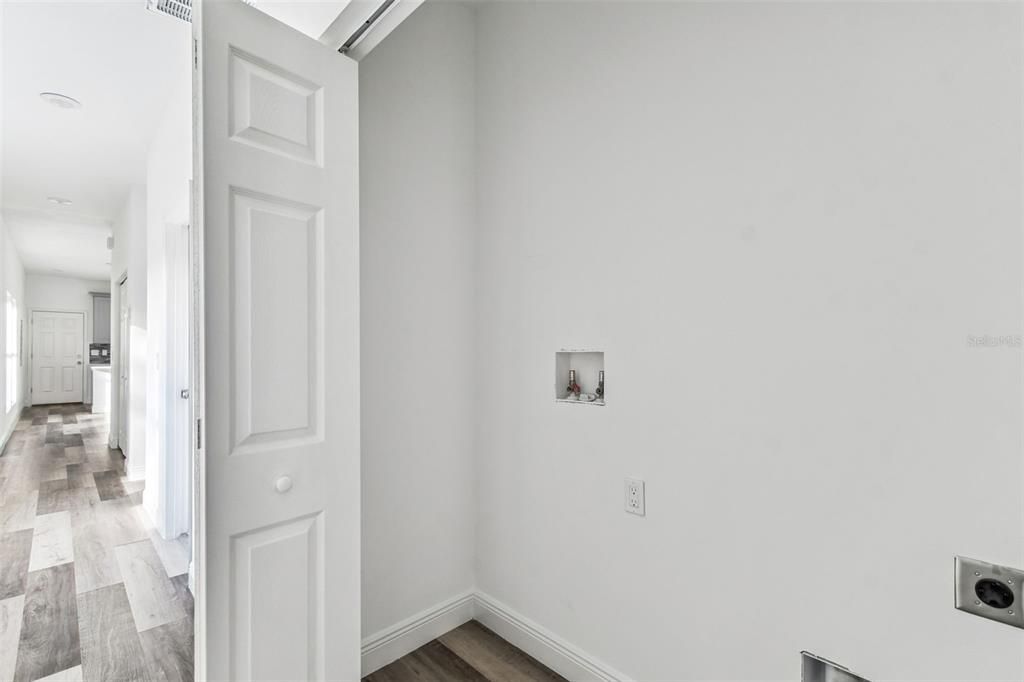 На продажу: $717,000 (6 спален, 0 ванн, 2360 Квадратных фут)