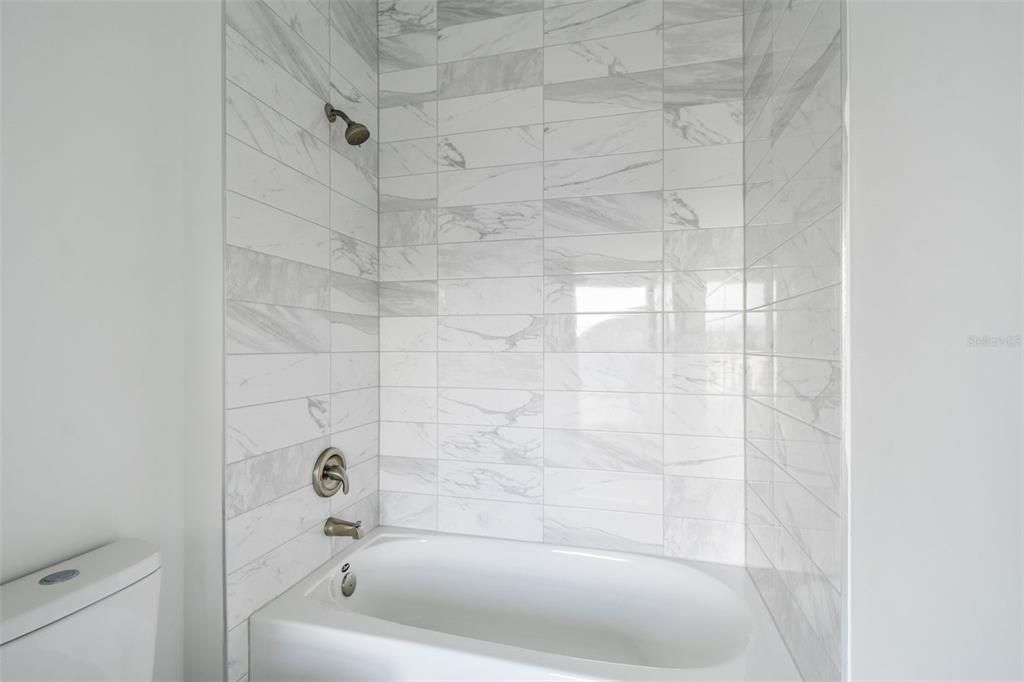 На продажу: $717,000 (6 спален, 0 ванн, 2360 Квадратных фут)