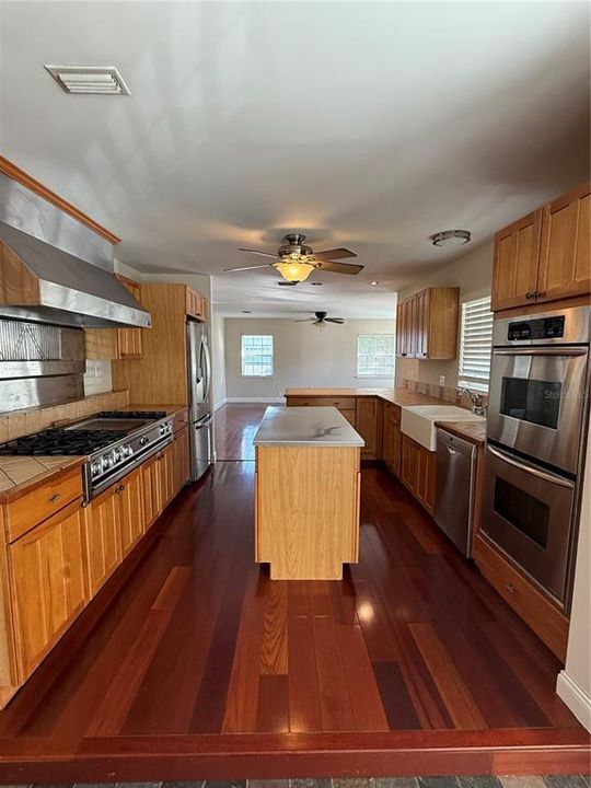 待售: $449,500 (2 贝兹, 2 浴室, 1348 平方英尺)