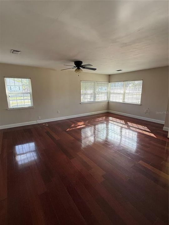 待售: $449,500 (2 贝兹, 2 浴室, 1348 平方英尺)