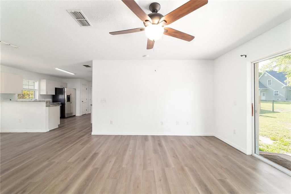 En Venta: $229,900 (3 camas, 2 baños, 1278 Pies cuadrados)