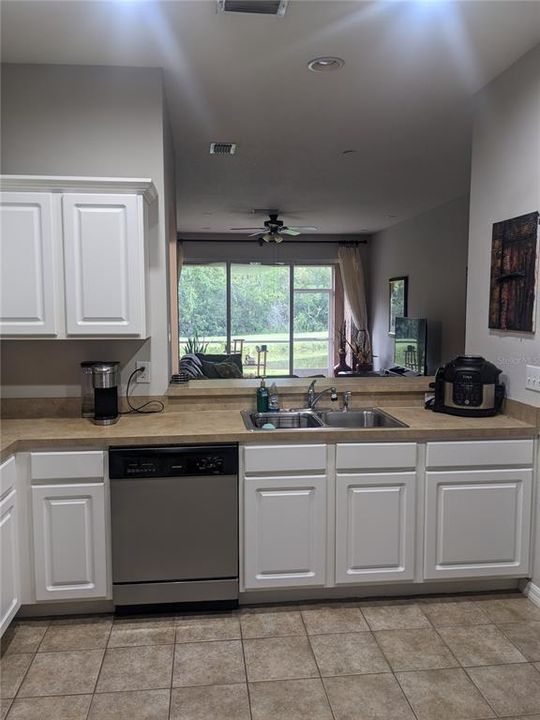 For Rent: $2,000 (2 beds, 2 baths, 1240 Square Feet)