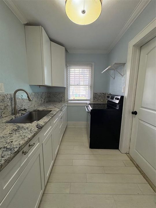 Active With Contract: $2,000 (2 beds, 1 baths, 744 Square Feet)
