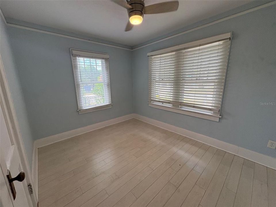 Active With Contract: $2,000 (2 beds, 1 baths, 744 Square Feet)