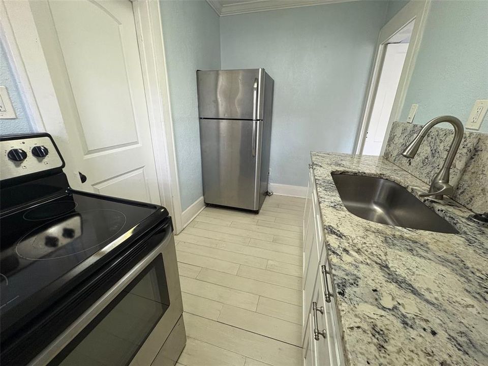 Active With Contract: $2,000 (2 beds, 1 baths, 744 Square Feet)