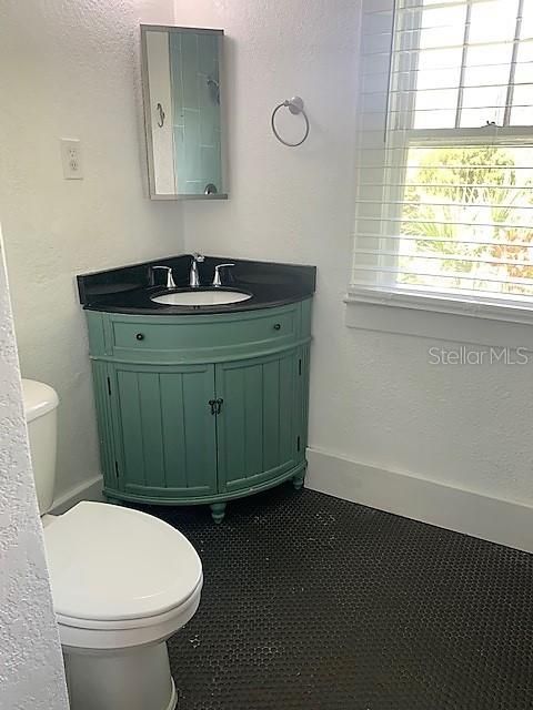 Active With Contract: $2,000 (2 beds, 1 baths, 744 Square Feet)