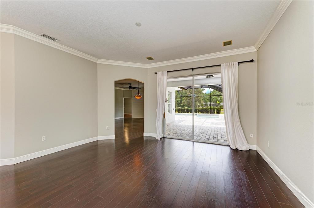 Active With Contract: $3,900 (3 beds, 2 baths, 2573 Square Feet)