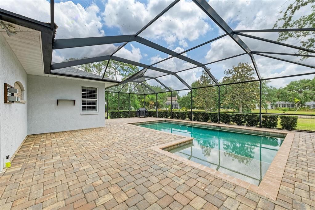 Active With Contract: $3,900 (3 beds, 2 baths, 2573 Square Feet)