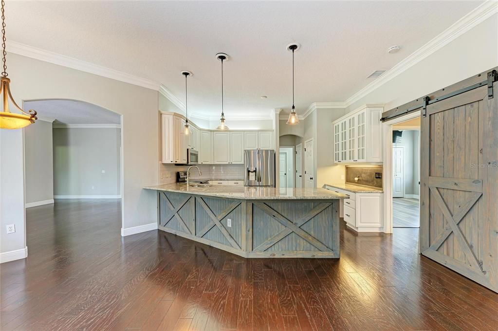 Active With Contract: $3,900 (3 beds, 2 baths, 2573 Square Feet)