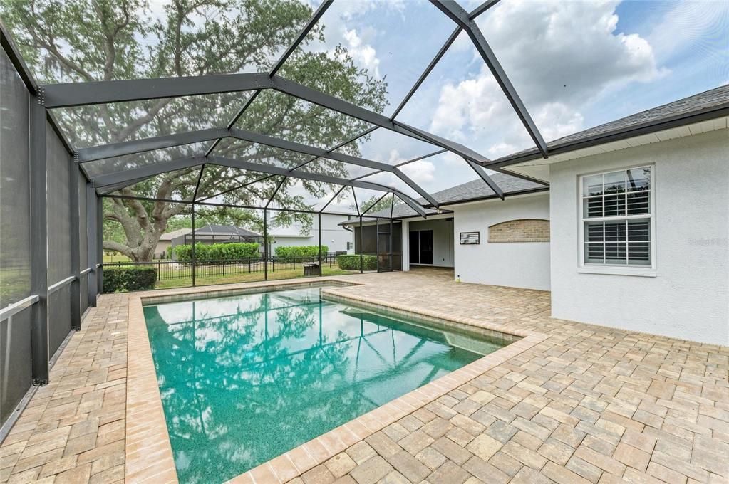 Active With Contract: $3,900 (3 beds, 2 baths, 2573 Square Feet)