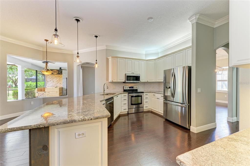 Active With Contract: $3,900 (3 beds, 2 baths, 2573 Square Feet)