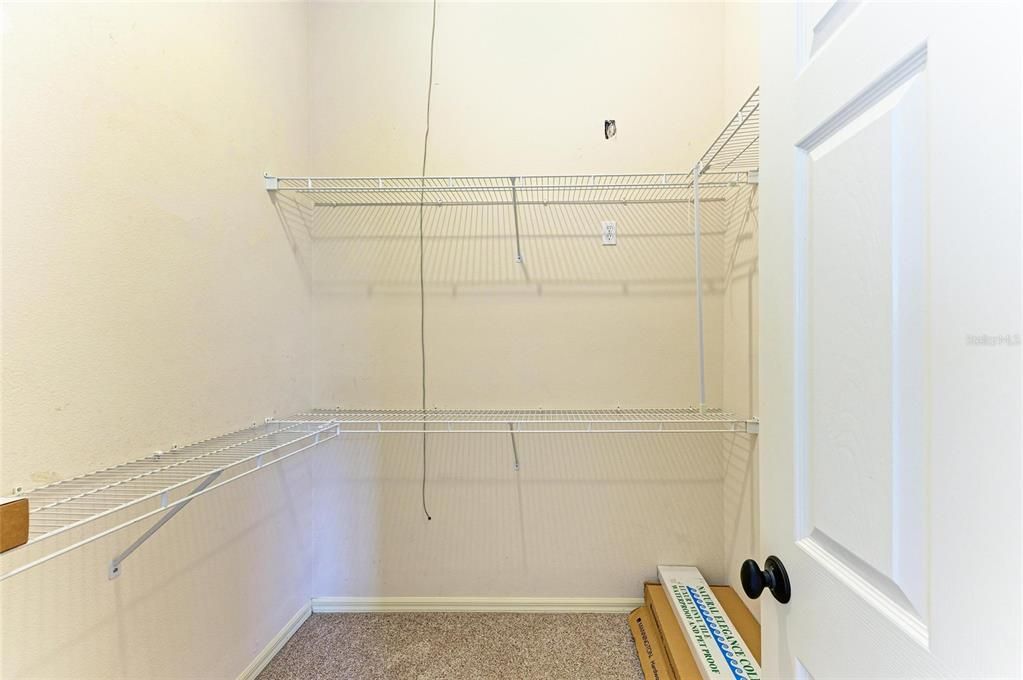 Active With Contract: $3,900 (3 beds, 2 baths, 2573 Square Feet)