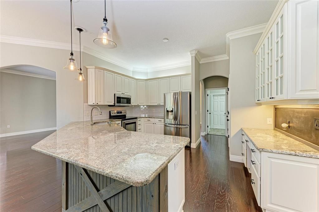 Active With Contract: $3,900 (3 beds, 2 baths, 2573 Square Feet)