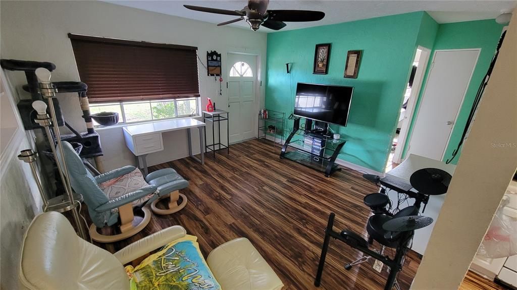 Activo con contrato: $260,000 (3 camas, 2 baños, 1056 Pies cuadrados)