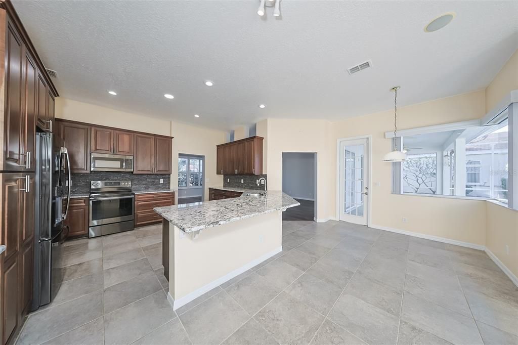 En Venta: $564,900 (3 camas, 2 baños, 2139 Pies cuadrados)