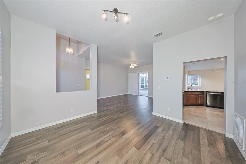 En Venta: $564,900 (3 camas, 2 baños, 2139 Pies cuadrados)