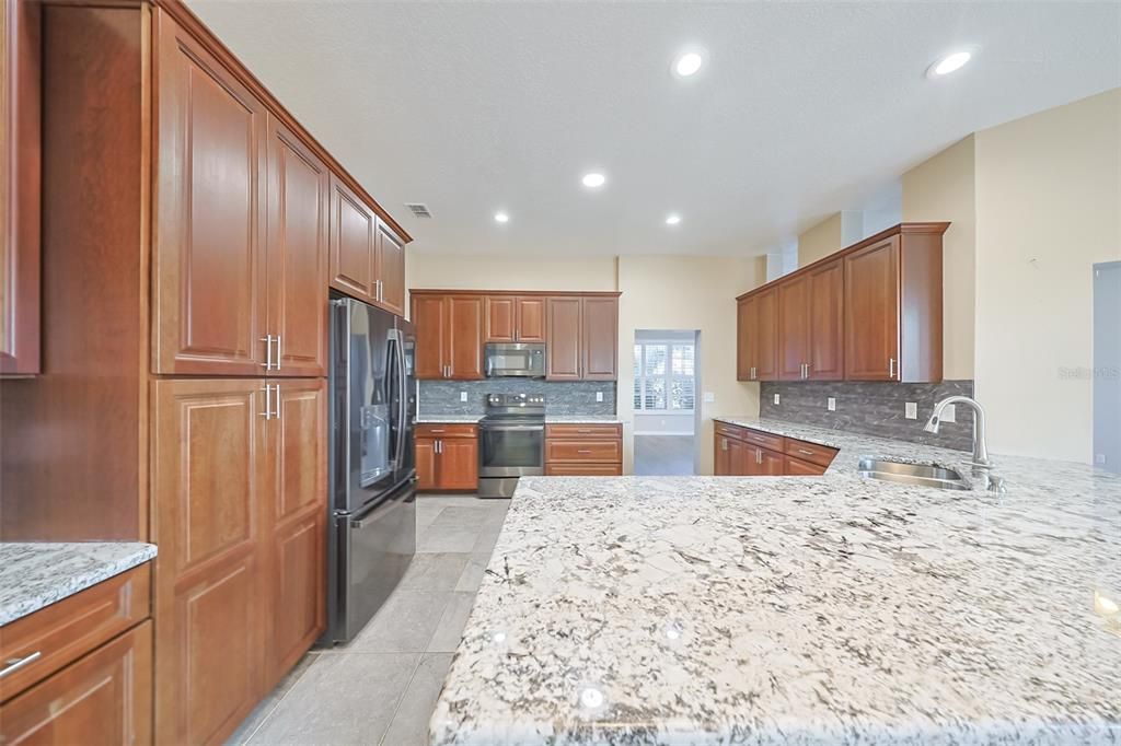 En Venta: $564,900 (3 camas, 2 baños, 2139 Pies cuadrados)