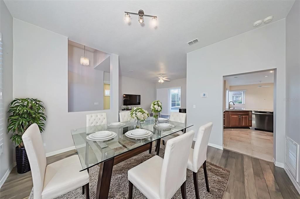 En Venta: $564,900 (3 camas, 2 baños, 2139 Pies cuadrados)