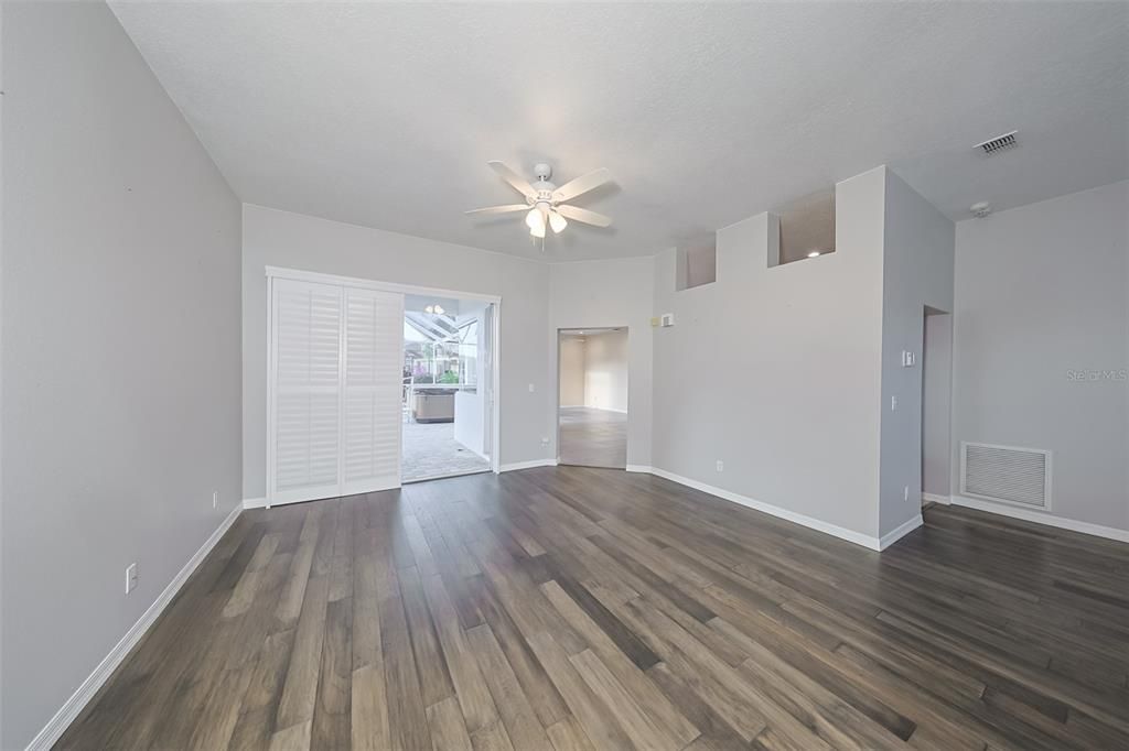 En Venta: $564,900 (3 camas, 2 baños, 2139 Pies cuadrados)