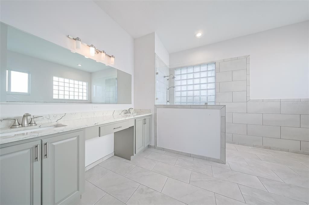 En Venta: $564,900 (3 camas, 2 baños, 2139 Pies cuadrados)