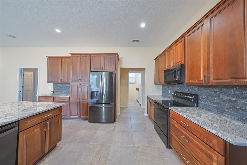 En Venta: $564,900 (3 camas, 2 baños, 2139 Pies cuadrados)