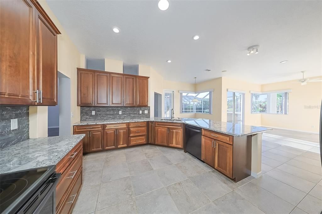 En Venta: $564,900 (3 camas, 2 baños, 2139 Pies cuadrados)