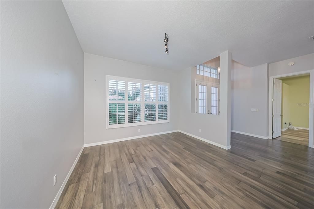 En Venta: $564,900 (3 camas, 2 baños, 2139 Pies cuadrados)