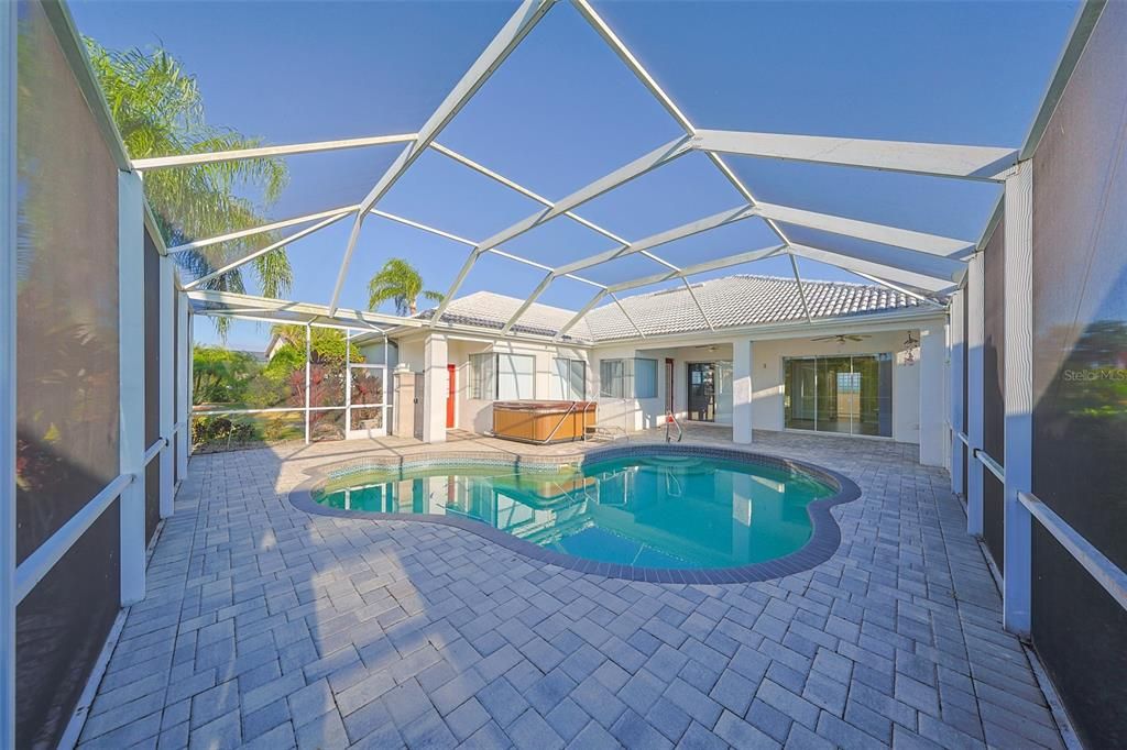 En Venta: $564,900 (3 camas, 2 baños, 2139 Pies cuadrados)