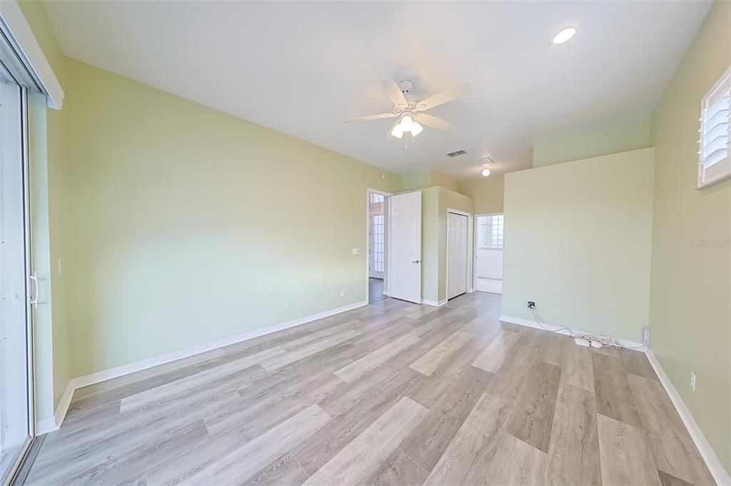 En Venta: $564,900 (3 camas, 2 baños, 2139 Pies cuadrados)