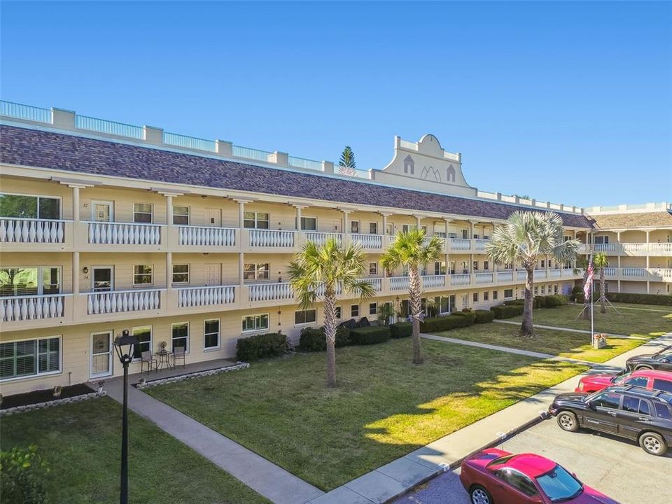 For Sale: $359,900 (3 beds, 3 baths, 2190 Square Feet)