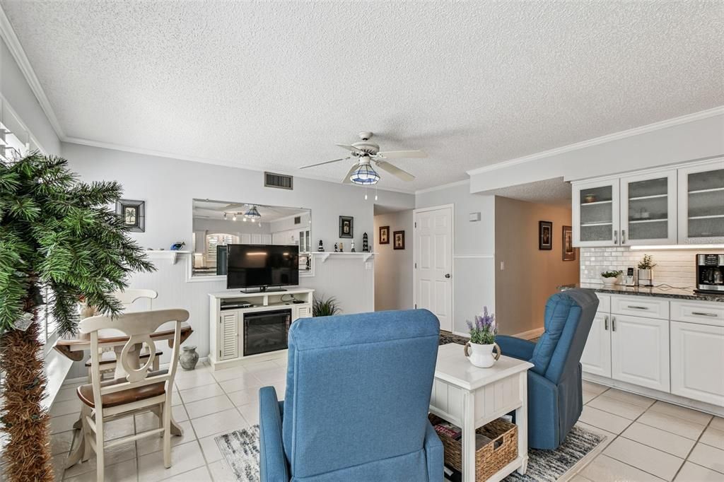 For Sale: $359,900 (3 beds, 3 baths, 2190 Square Feet)