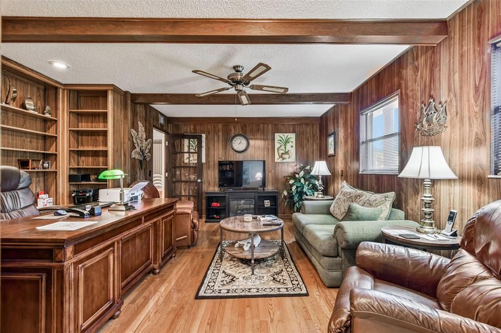 For Sale: $359,900 (3 beds, 3 baths, 2190 Square Feet)