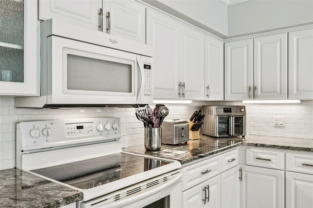 For Sale: $359,900 (3 beds, 3 baths, 2190 Square Feet)