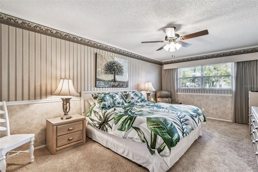 For Sale: $359,900 (3 beds, 3 baths, 2190 Square Feet)