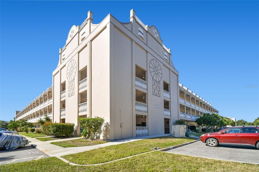 For Sale: $359,900 (3 beds, 3 baths, 2190 Square Feet)