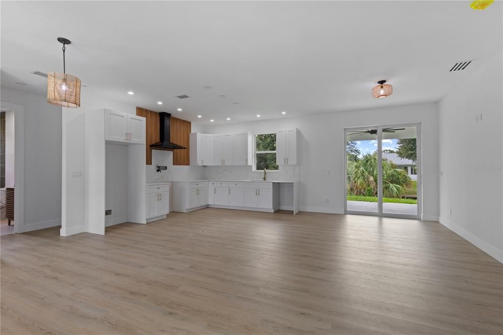 For Sale: $429,000 (3 beds, 2 baths, 1569 Square Feet)