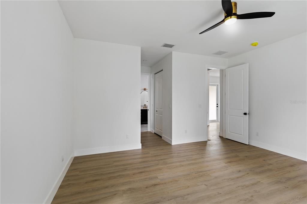 For Sale: $429,000 (3 beds, 2 baths, 1569 Square Feet)