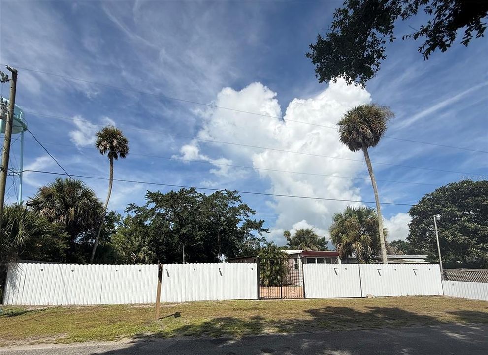 For Sale: $185,000 (3 beds, 2 baths, 720 Square Feet)