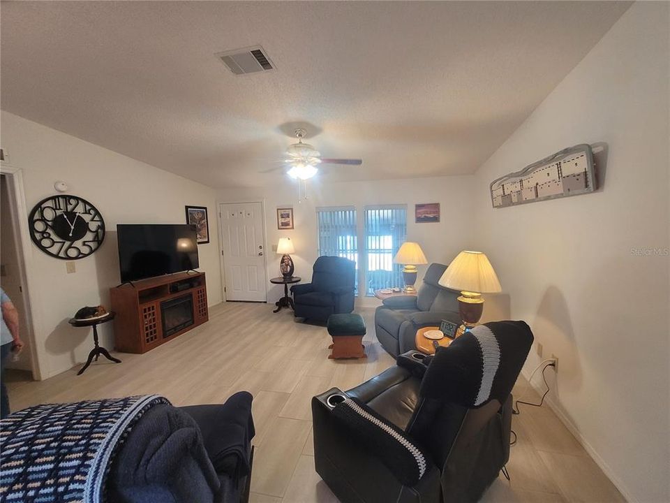 Active With Contract: $155,900 (3 beds, 2 baths, 1647 Square Feet)