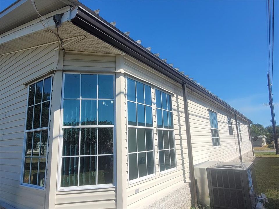 Active With Contract: $155,900 (3 beds, 2 baths, 1647 Square Feet)