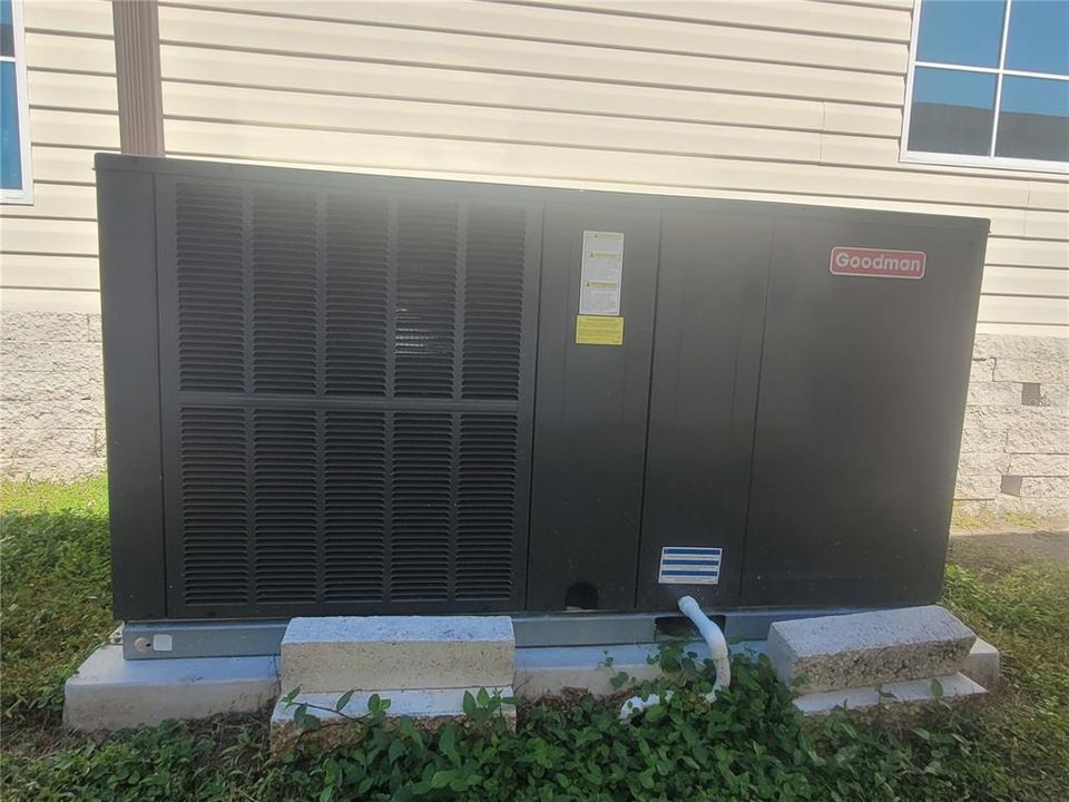 Active With Contract: $155,900 (3 beds, 2 baths, 1647 Square Feet)